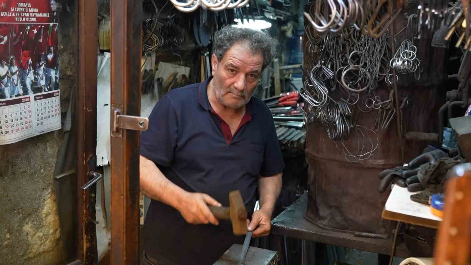 demir-ustalarinin-zorlu-yaz-mesaisi-devam-ediyor