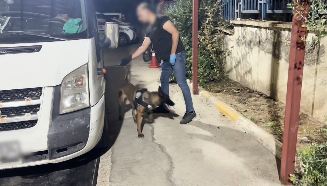 batman-da-aracta-7-4-kilo-skunk-ele-gecirildi-2-kisi-tutuklandi