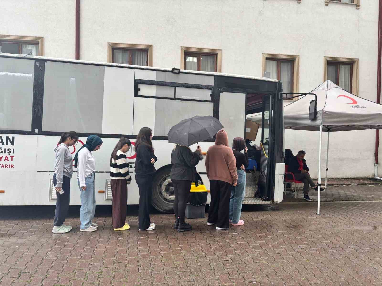 duzce-de-ogrencilerden-anlamli-kan-bagisi-destegi
