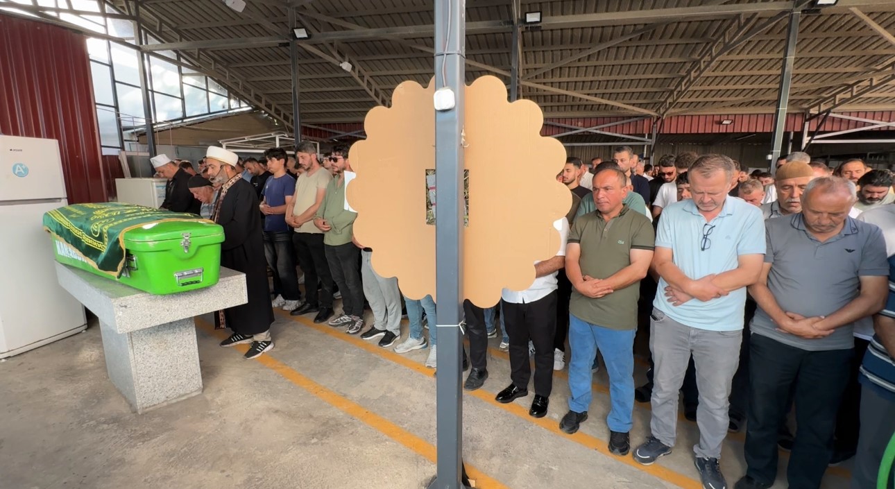 elektrik-akimina-kapilarak-hayatini-kaybeden-genc-topraga-verildi