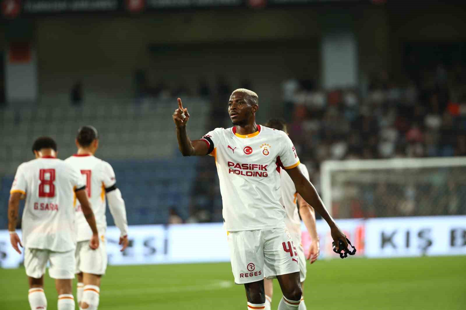 victor-osimhen-bu-sezonki-6-golunu-kaydetti
