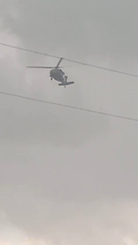 askeri-helikopter-dolu-ve-yagmura-yakalandi