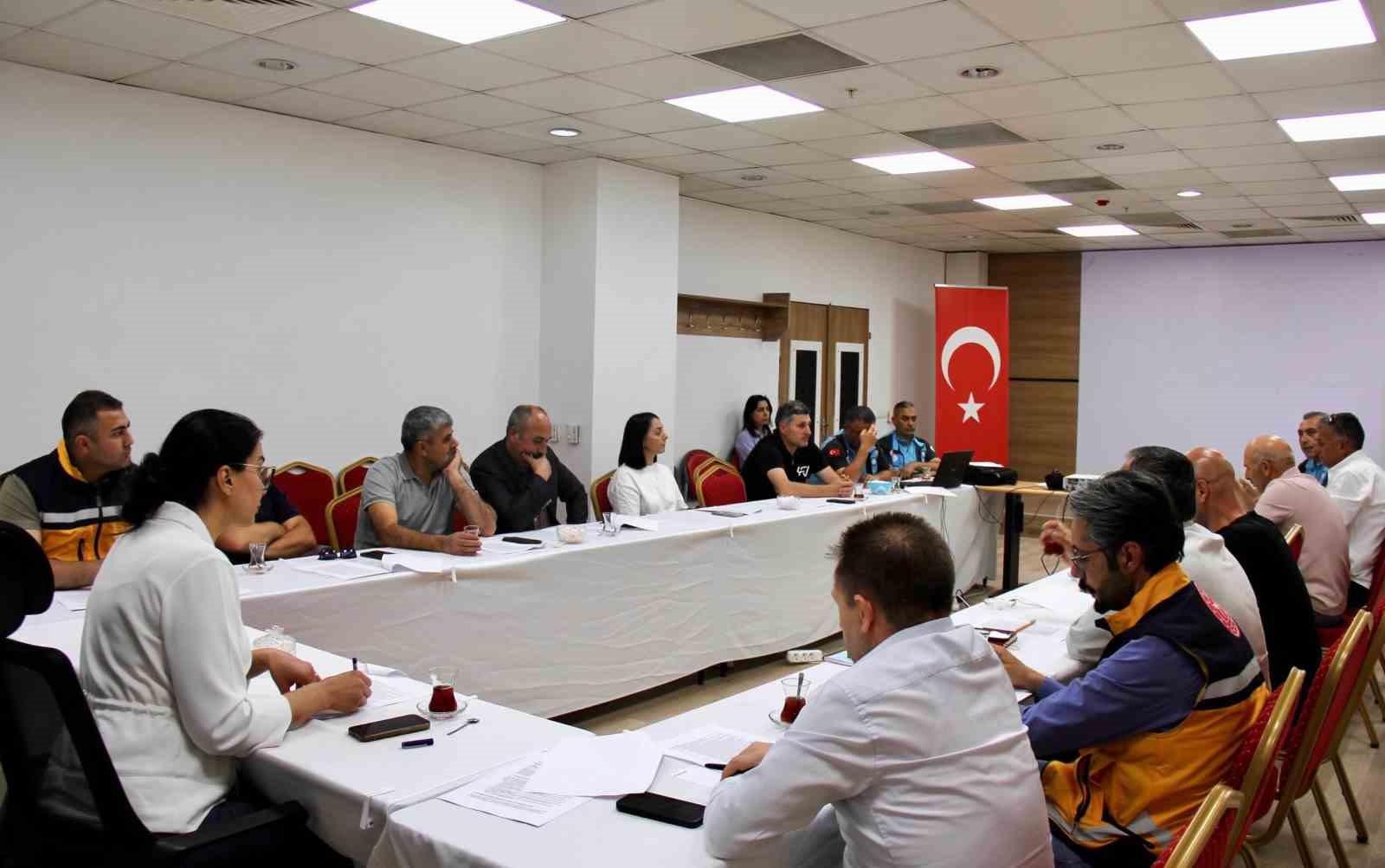 erzincan-da-saglik-afet-plani-tatbikati-icin-hazirlik-toplantisi-yapildi