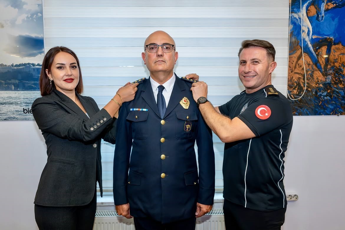 bilecik-te-bir-ust-rutbeye-terfi-eden-mudurlere-torenler-rutbeleri-takildi