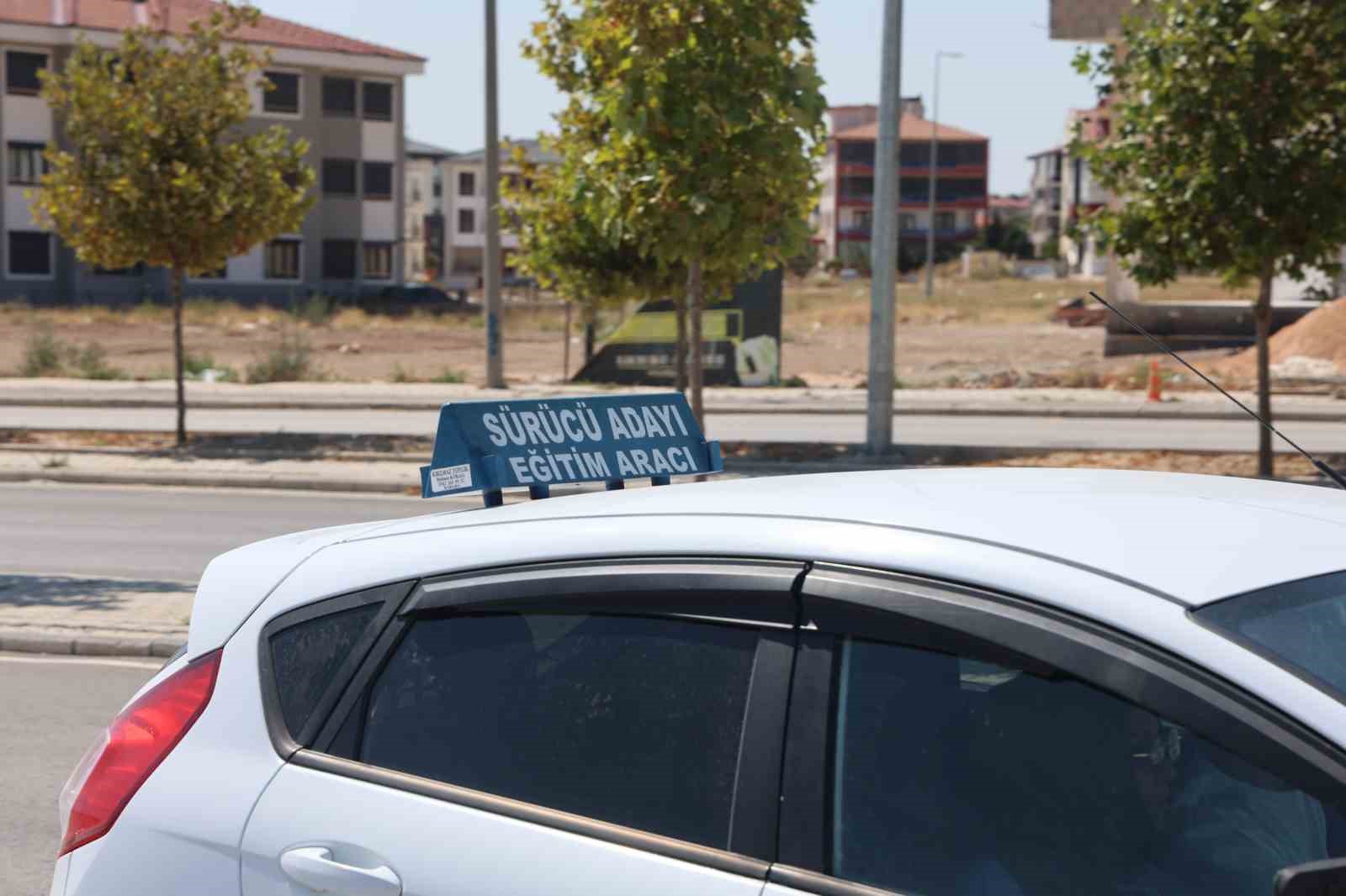 ehliyet-sinavlarinda-yeni-donem-hazirligi-amac-ezber-degil-gercek-suruculuk-becerisi