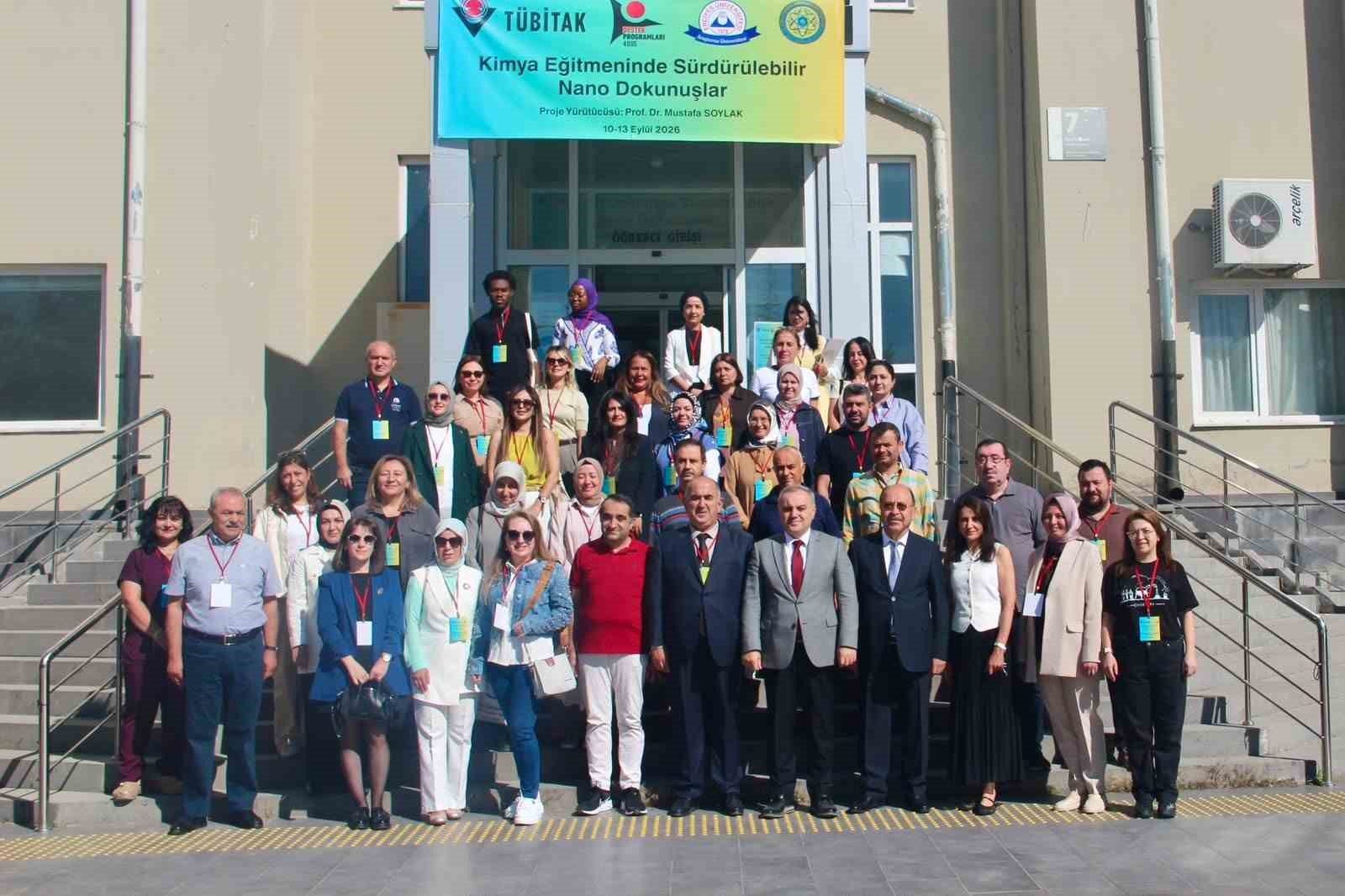 14-ilden-kimya-ogretmenleri-eru-de-bulustu