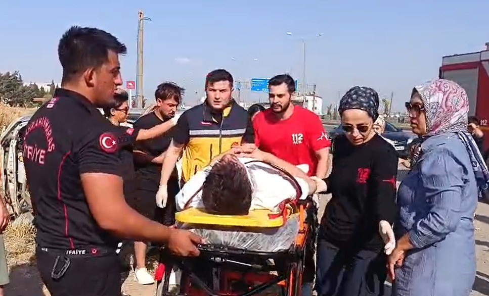 kahramanmaras-ta-otomobil-takla-atti-2-yarali