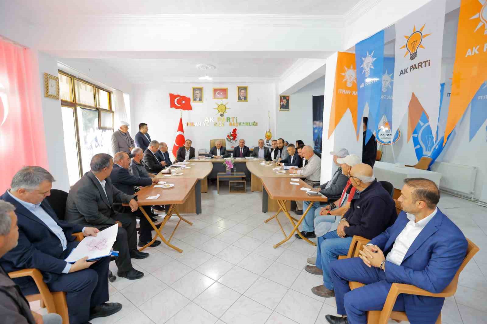 baskan-buyukkilic-tan-uc-ilcede-saha-mesaisi-muhtarlarin-taleplerini-yerinde-dinledi