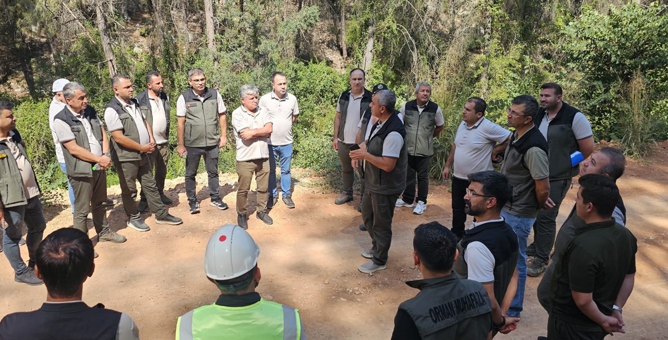 mersin-de-orman-yollarinda-yangina-karsi-guvenli-hat-calismasi
