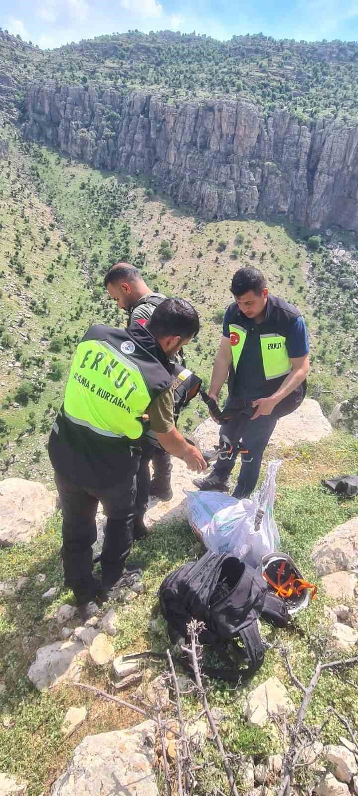 siirt-te-mahsur-kalan-keci-icin-seferber-oldular-erkut-ekipleri-8-gunluk-esareti-bitirdi