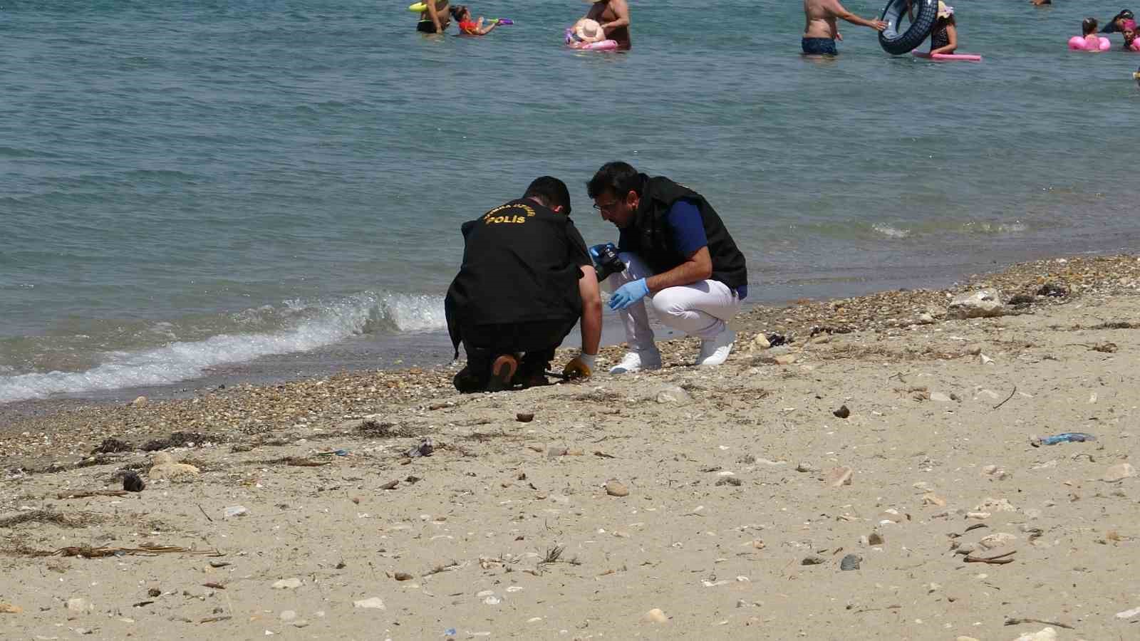 canakkale-de-plajda-savastan-kalma-oldugu-degerlendirilen-askeri-muhimmat-bulundu