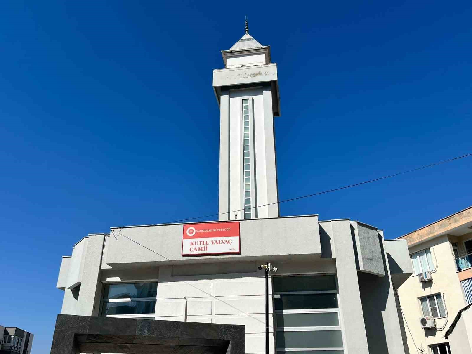 15-temmuz-da-izmir-de-saldiriya-ugrayan-camide-ibretlik-tevafuk