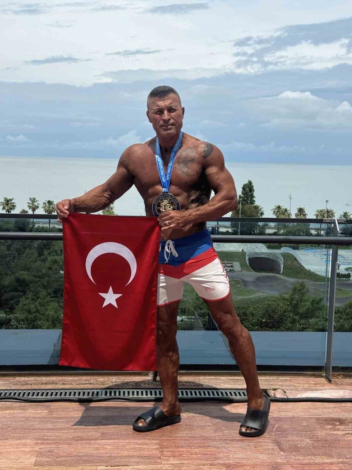 bolu-il-emniyet-mudur-yardimcisi-turker-uygur-dunya-sampiyonu-oldu