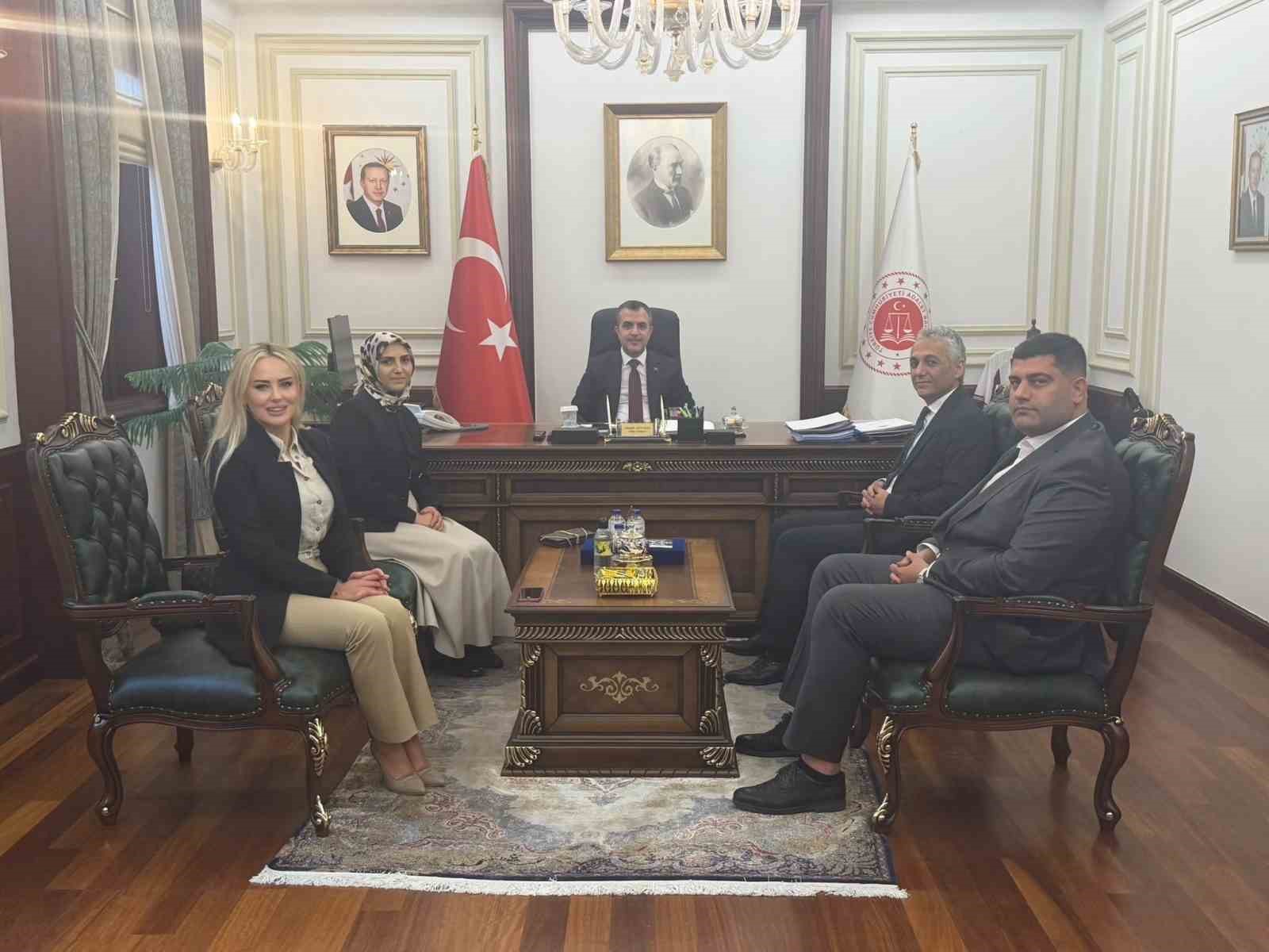hekimligin-hukuki-gelecegi-masaya-yatirildi