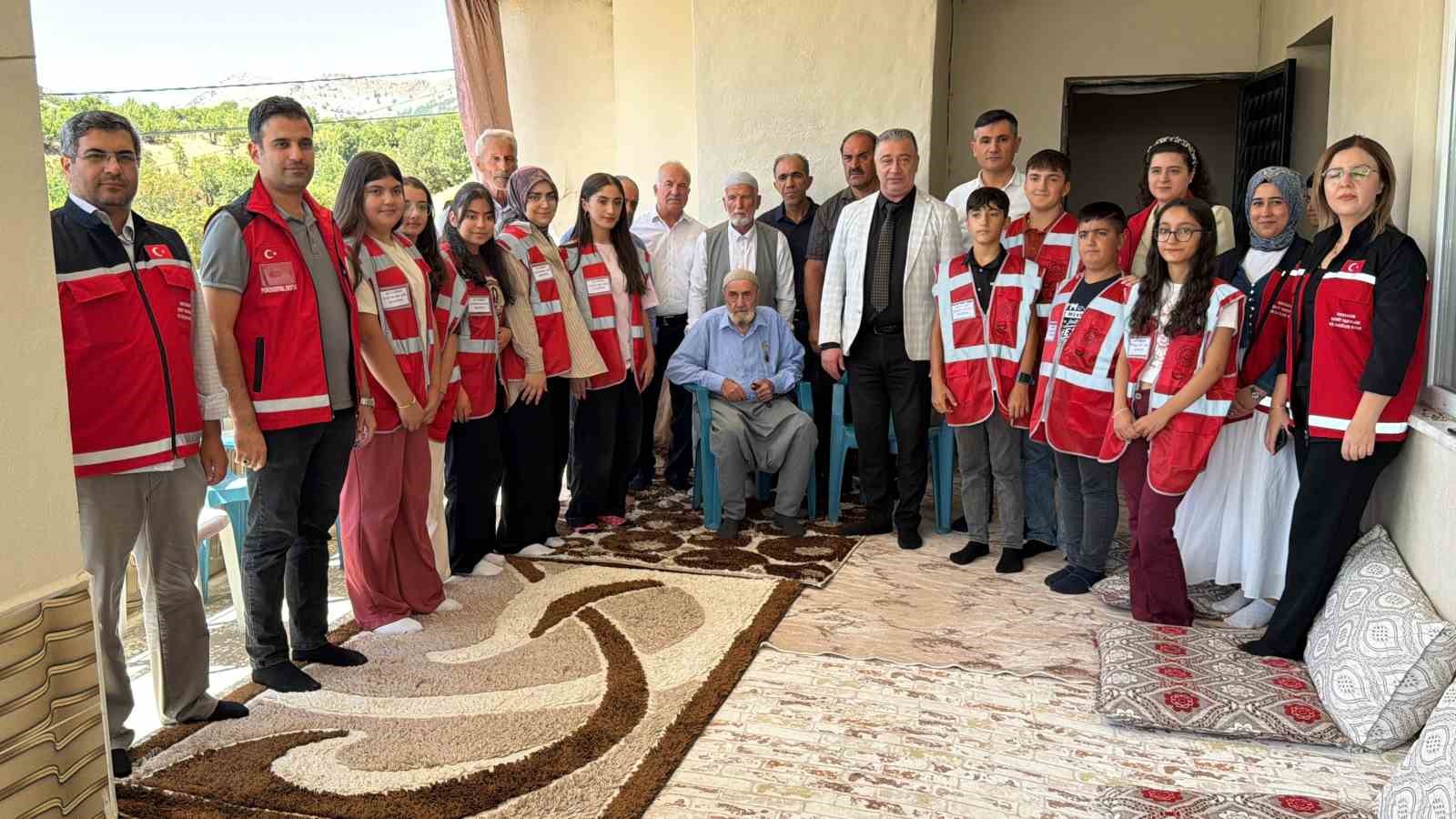 adiyaman-in-son-kore-gazisi-savas-hatiralarini-cocuklarla-paylasti
