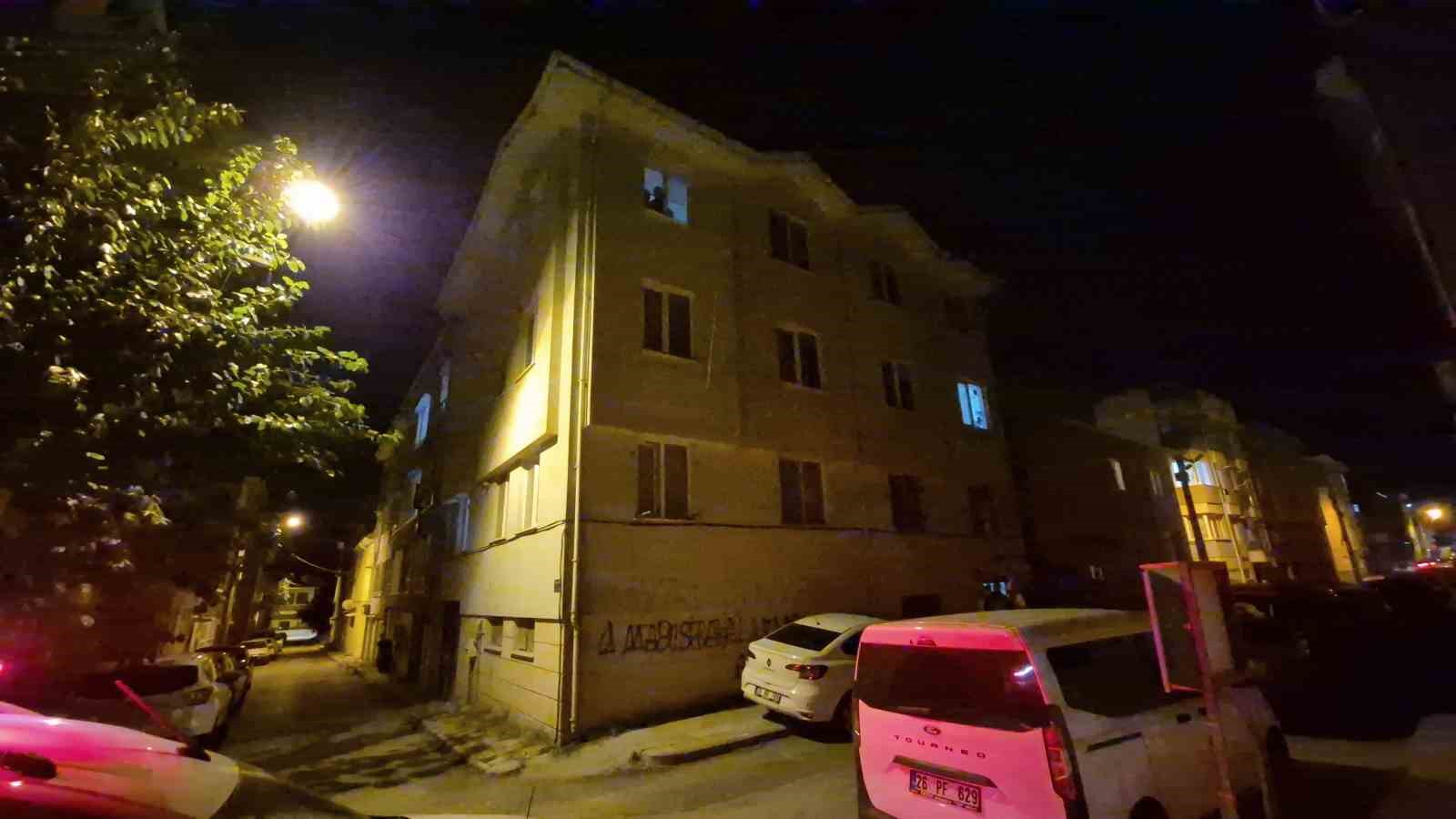 eskisehir-de-2-nci-kattan-dusen-kisi-yaralandi