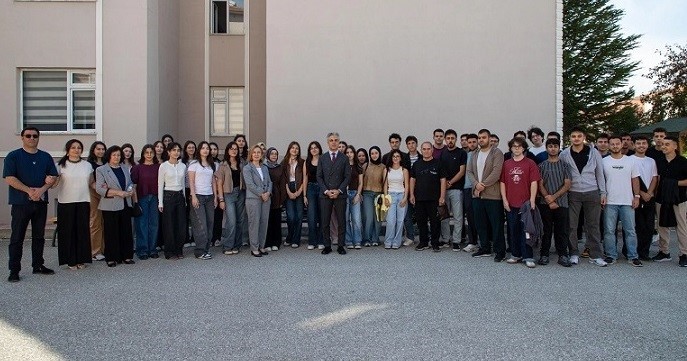 ebyu-rektoru-kuyrukluyildiz-tip-fakultesi-ogrencileriyle-bulustu
