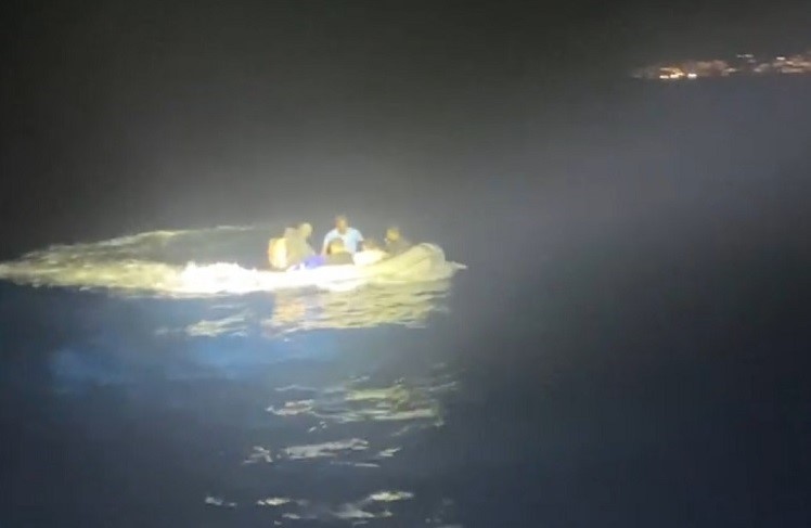 bodrum-da-lastik-botta-6-duzensiz-gocmen-yakalandi