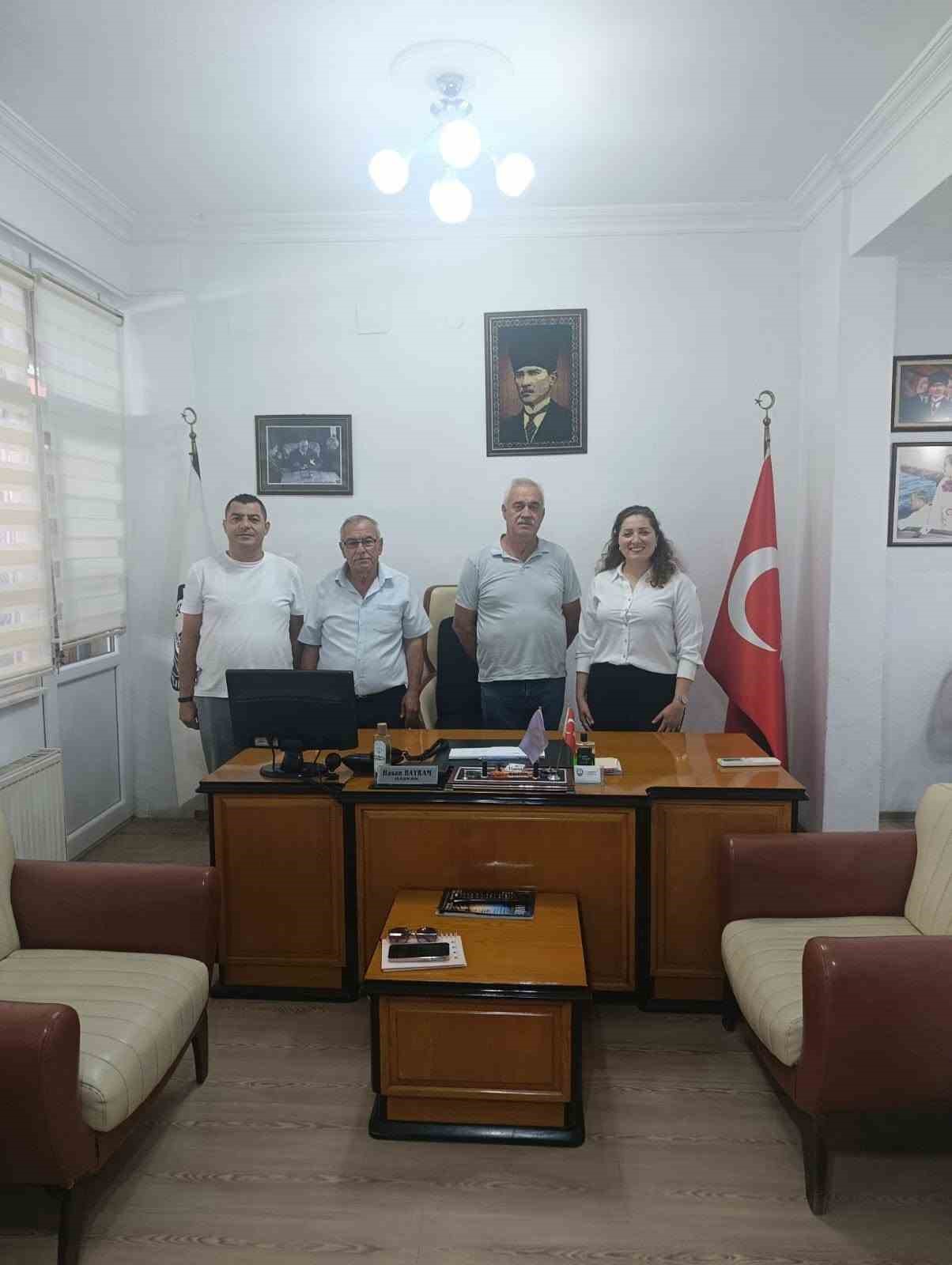 burhaniye-de-saglik-muduru-akbey-esnaf-odasini-ziyaret-etti
