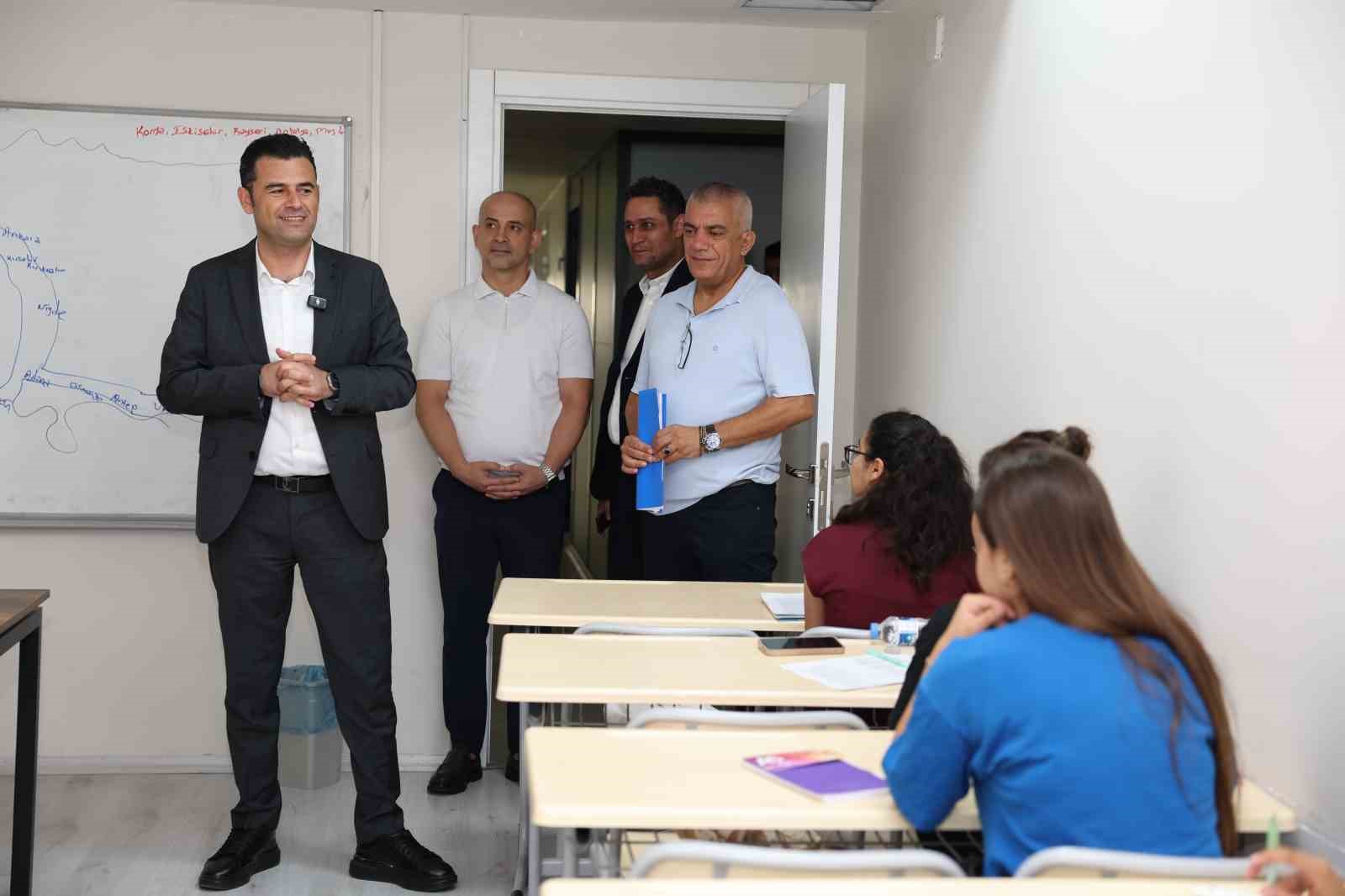 akdeniz-de-genclere-ucretsiz-egitim-ve-kaynak-destegi