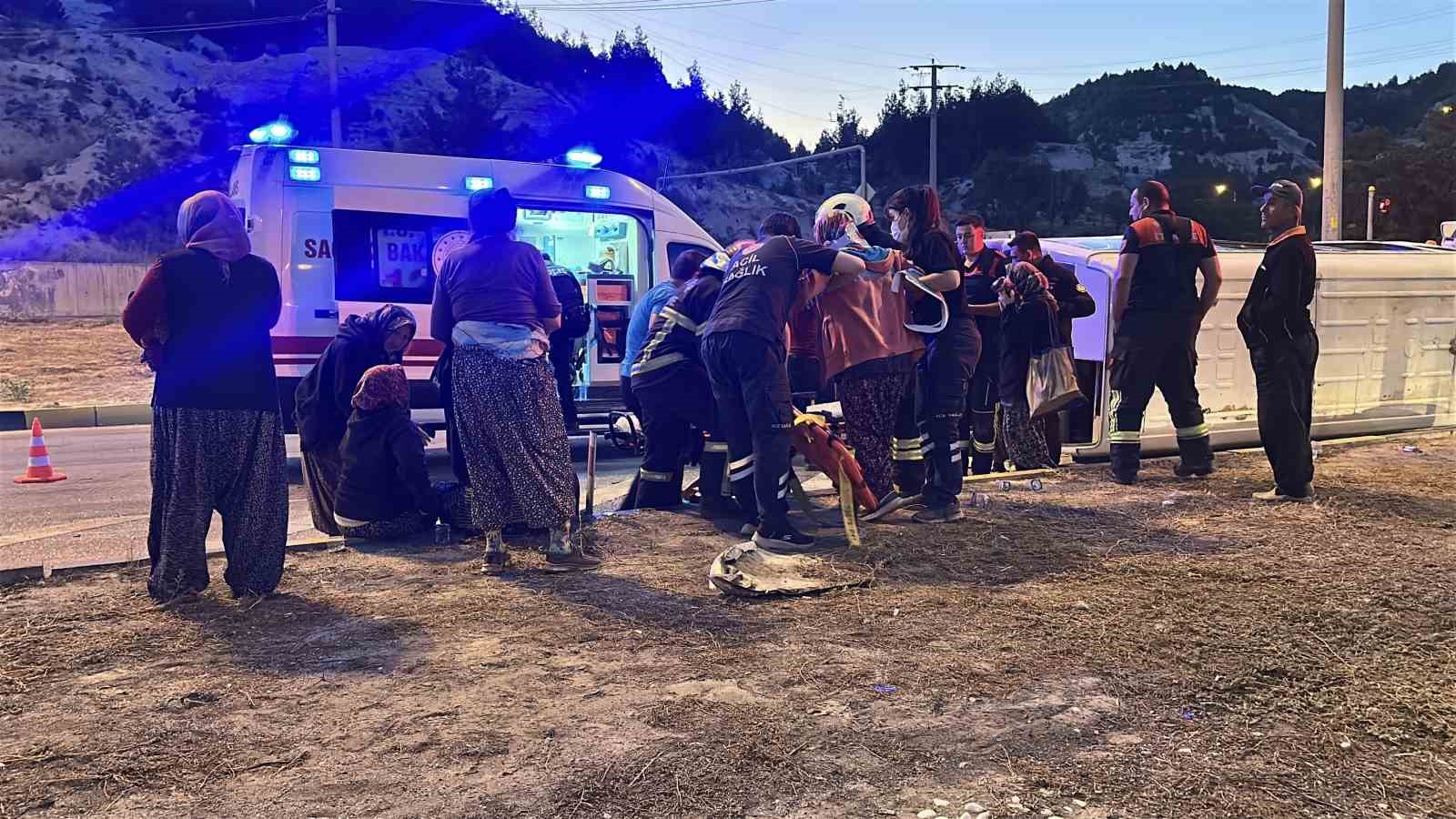 burdur-da-tarim-iscilerini-tasiyan-minibus-devrildi-9-yarali