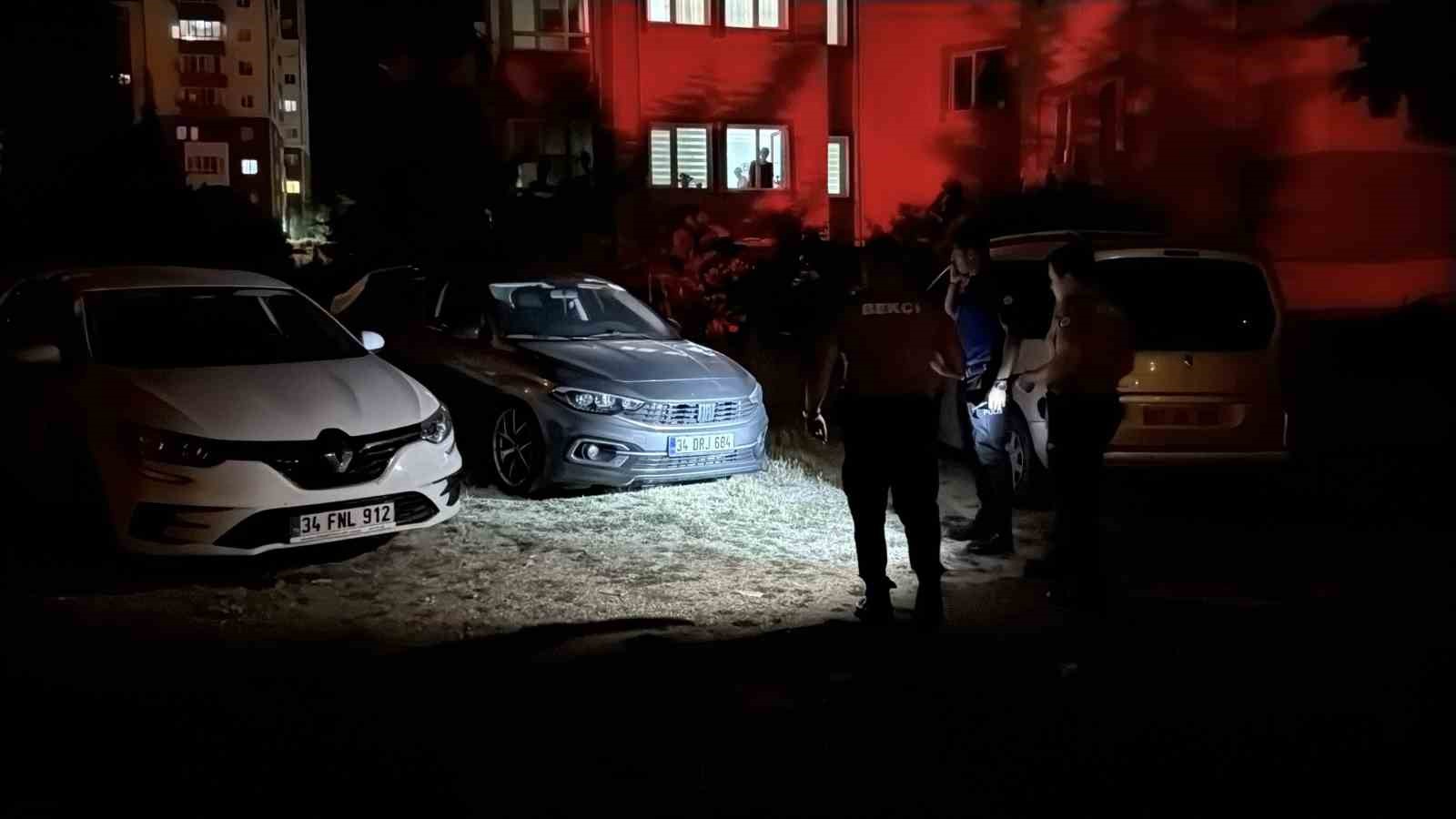geri-manevra-yaparak-kacan-aracin-carptigi-bekci-yaralandi