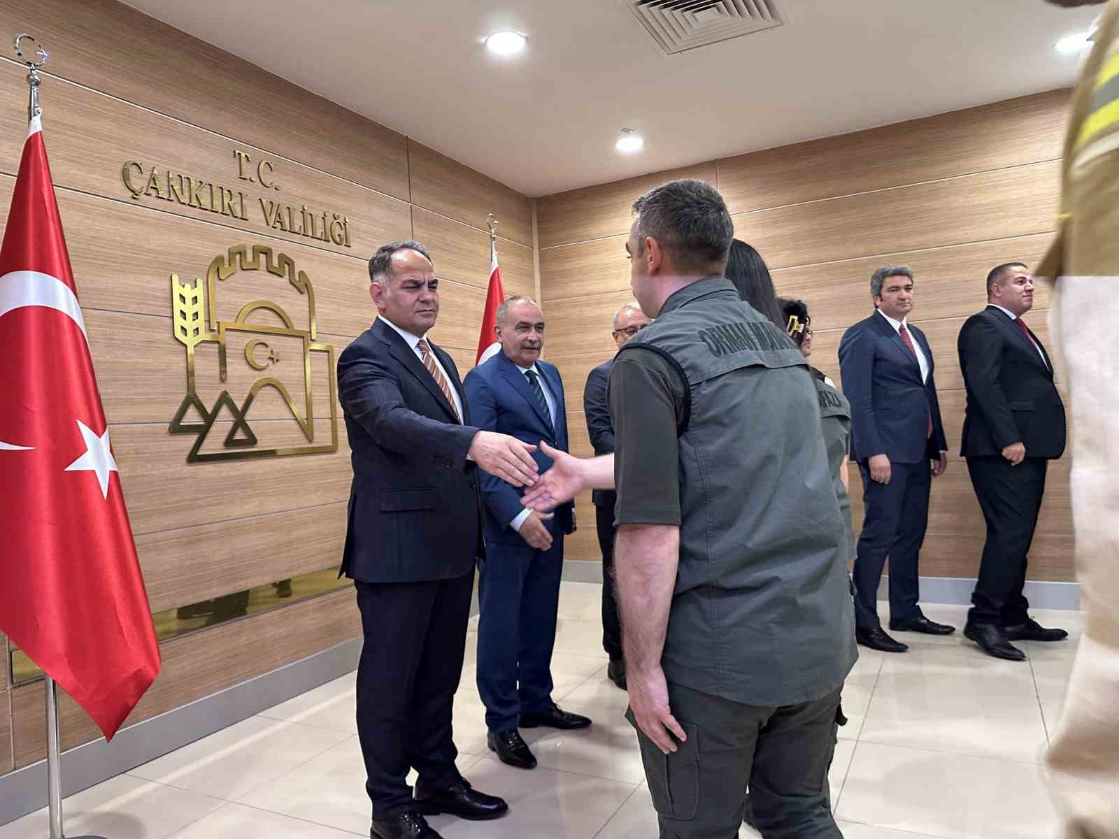cankiri-da-protokol-ile-kamu-personelleri-bayramlasti
