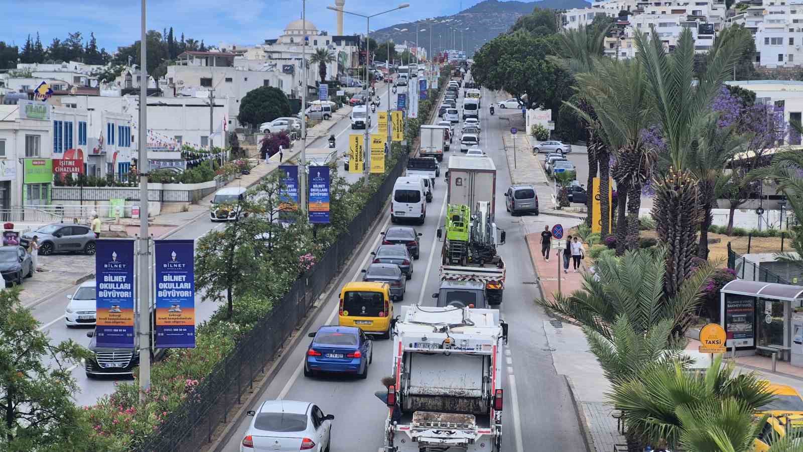 bodrum-a-24-saatte-20-bin-arac-giris-yapti