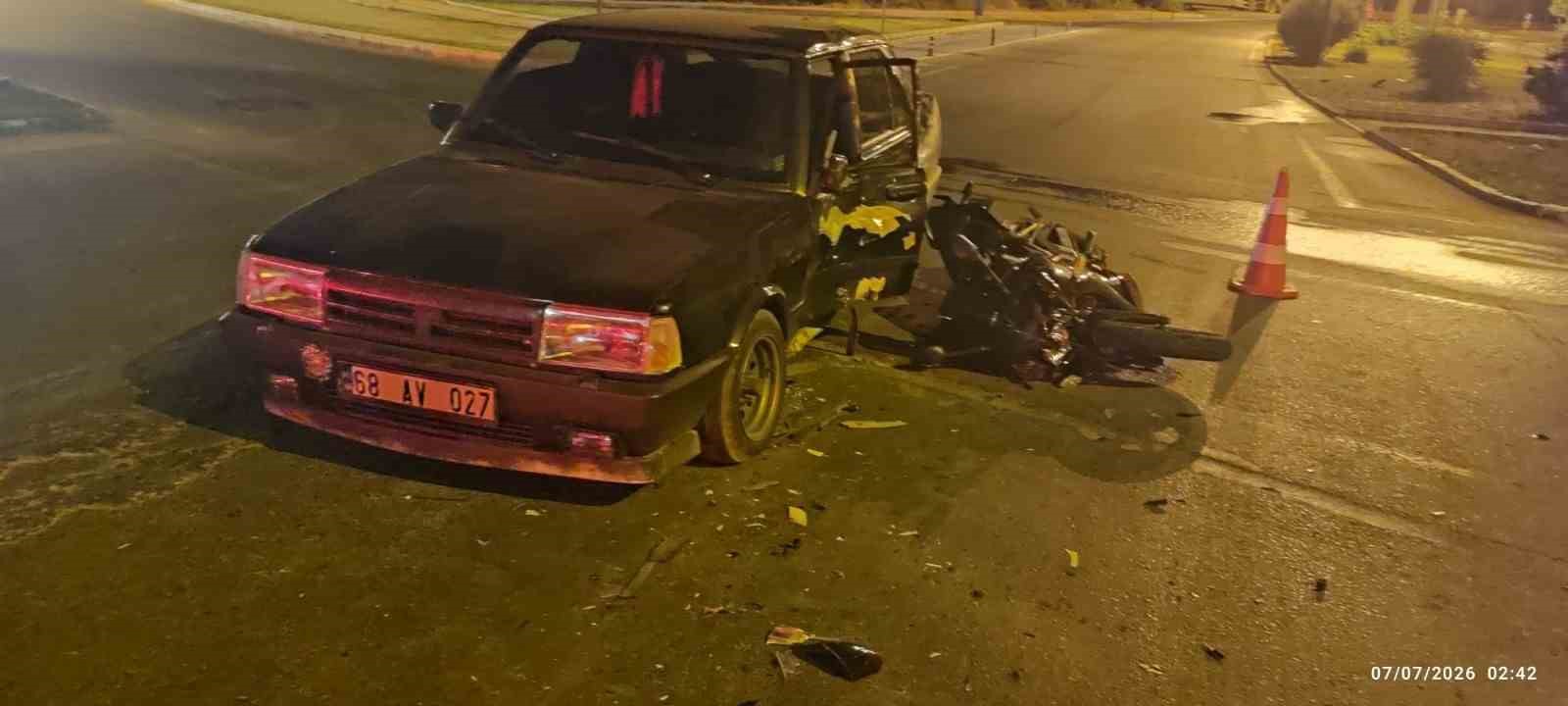 manavgat-ta-otomobil-ile-carpisan-motosikletteki-2-kisi-yaralandi
