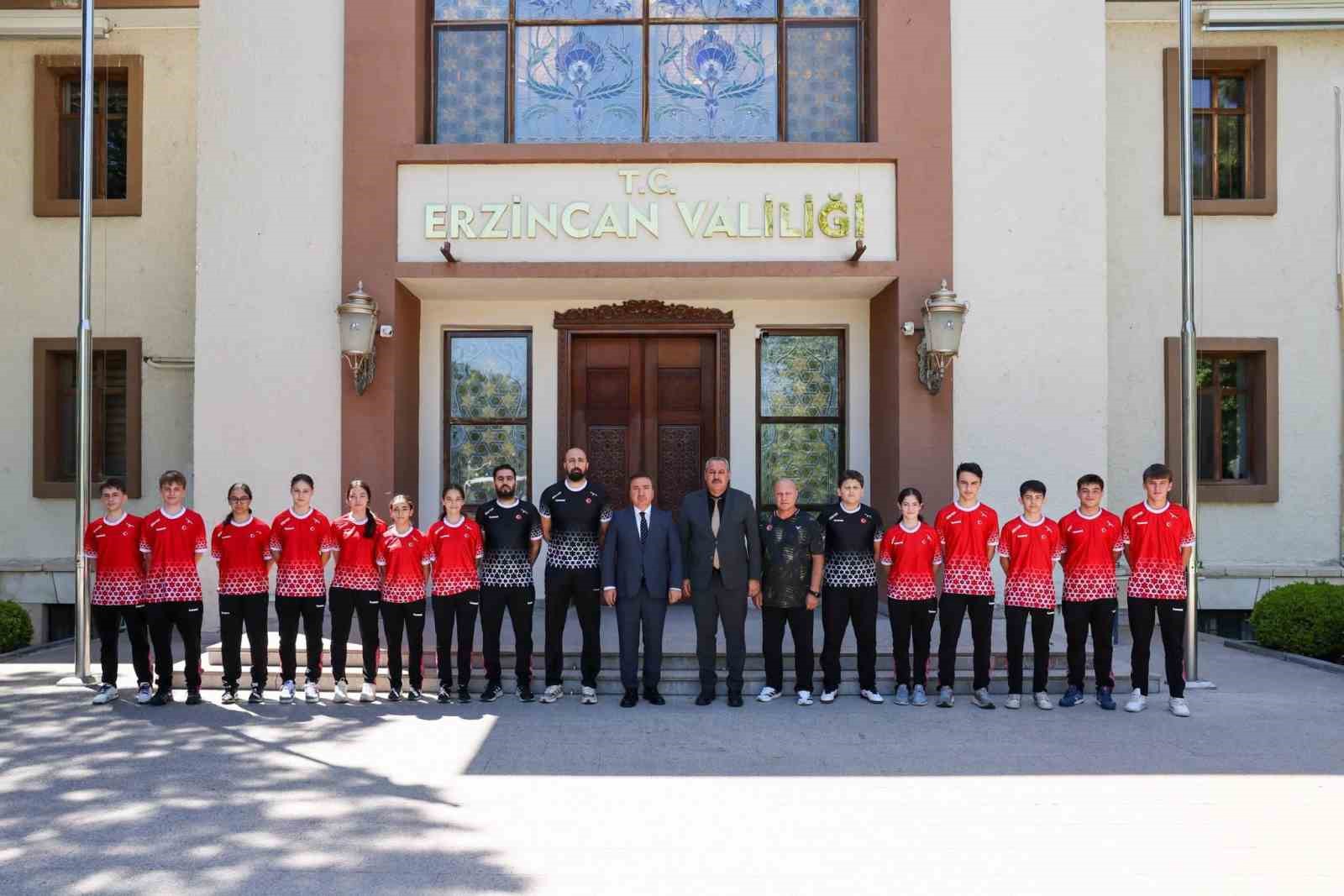 milli-badmintoncular-avrupa-sampiyonasi-oncesi-erzincan-da-kampta