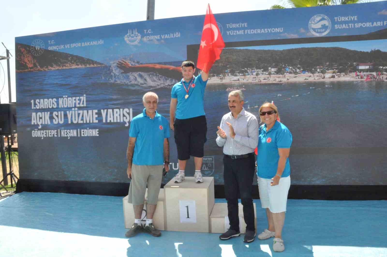 saros-korfezi-nde-zafer-bayrami-na-ozel-yuzme-yarismasinda-200-u-askin-sporcu-kulac-atti