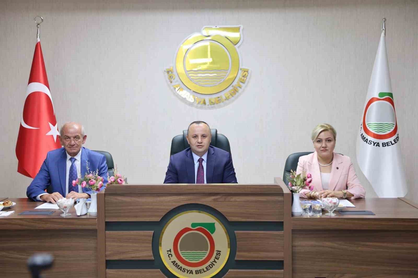 amasya-belediye-baskani-sevindi-chp-den-istifa-etti