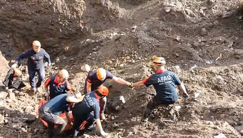 eskisehir-deki-define-faciasinda-afad-in-zorlu-operasyonu-kamerada
