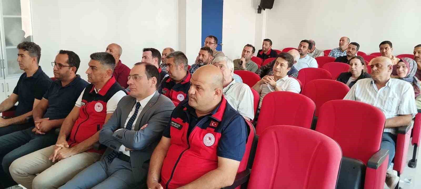iki-kamyonun-carpistigi-kazada-4-kisi-yaralandi