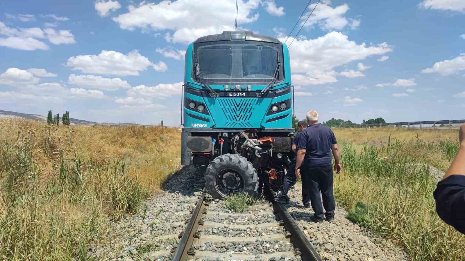 trenle-traktor-carpisti-traktor-surucusu-yaralandi