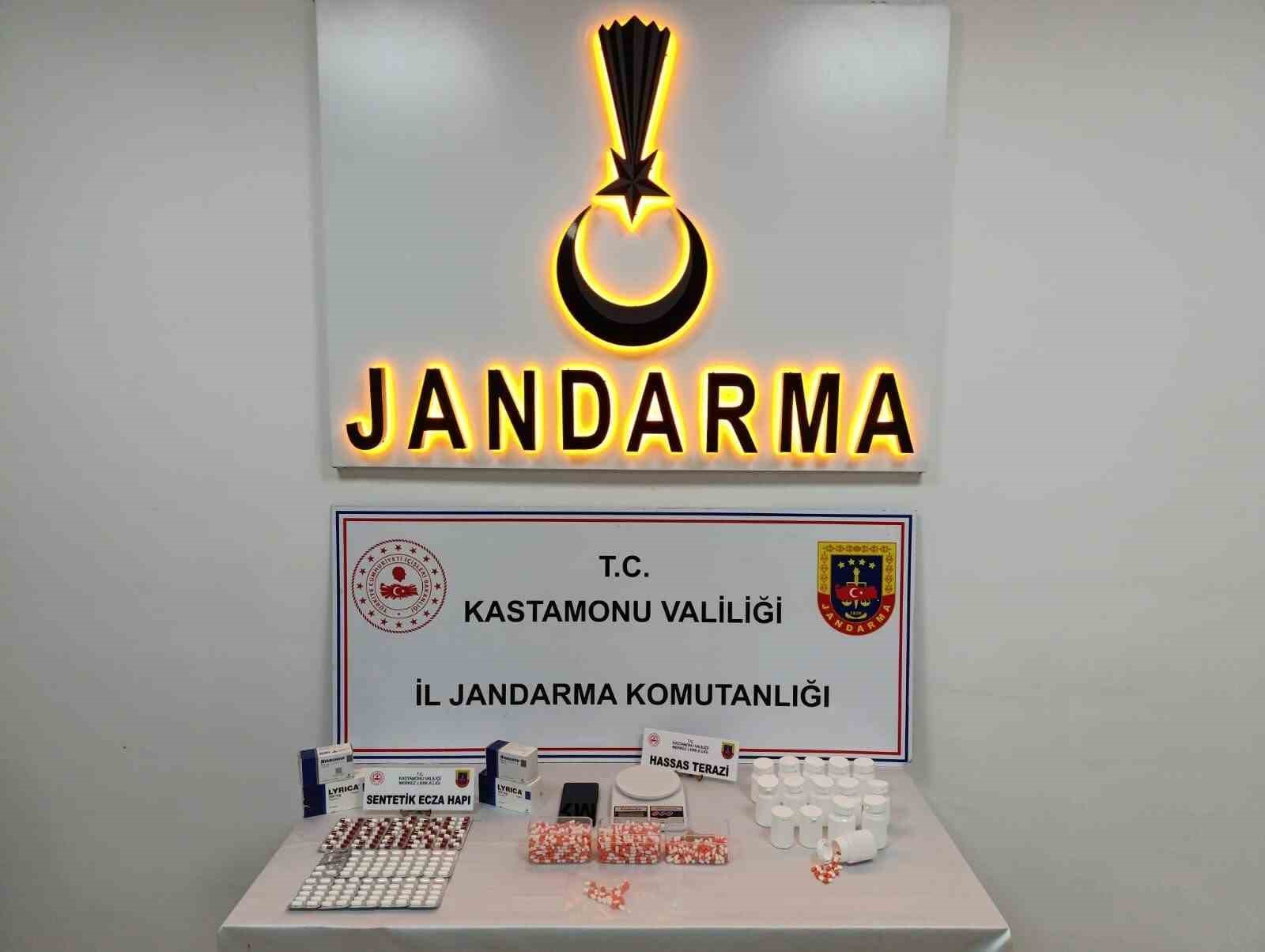 kastamonu-da-uyusturucu-operasyonu-1-gozalti
