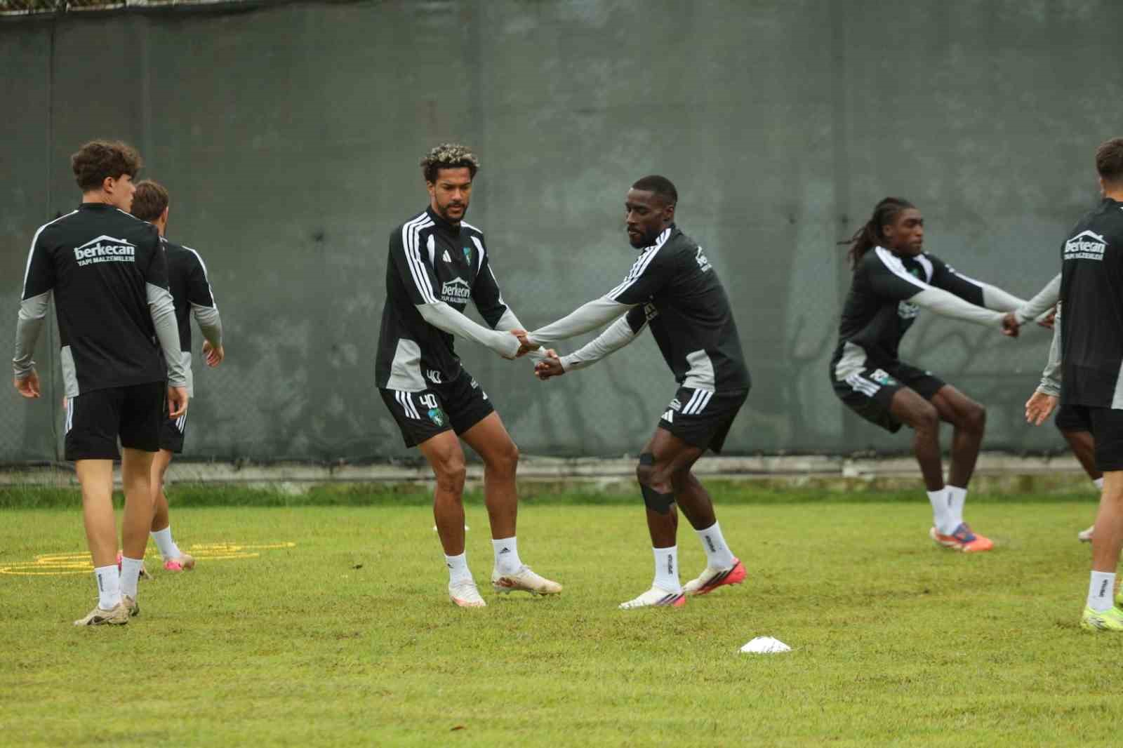 kocaelispor-gaziantep-fk-maci-hazirliklarini-surdurdu
