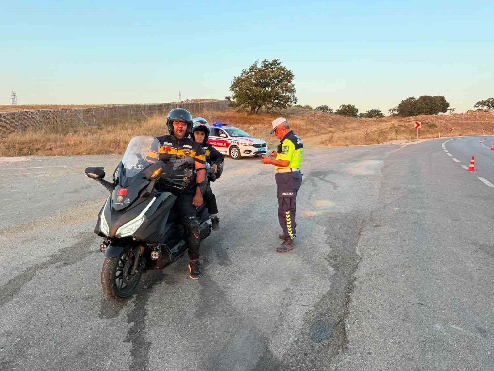 bilecik-te-motosiklet-suruculerine-trafik-bilgilendirmesi