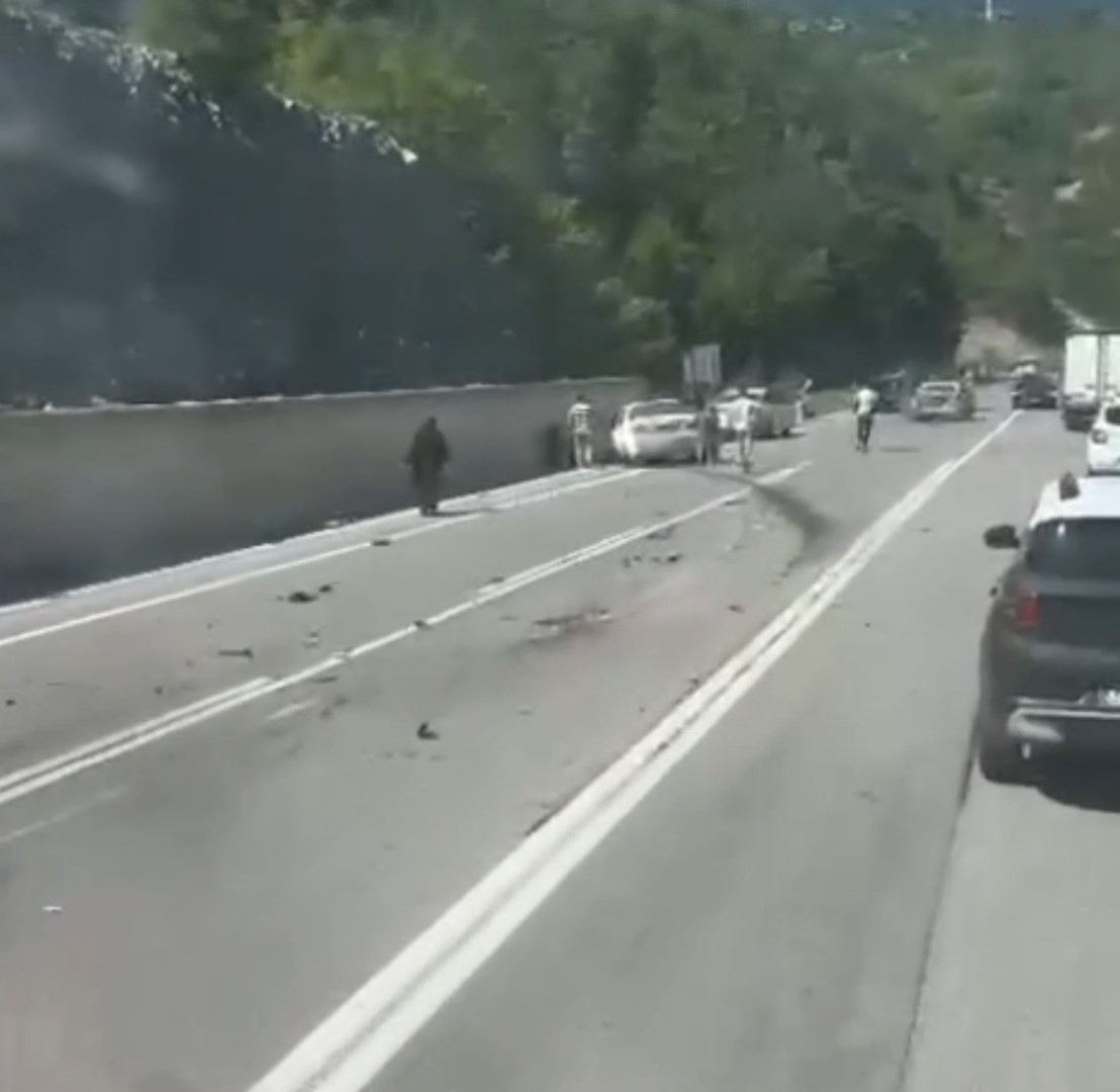 sinop-ta-zincirleme-trafik-kazasi-6-yarali