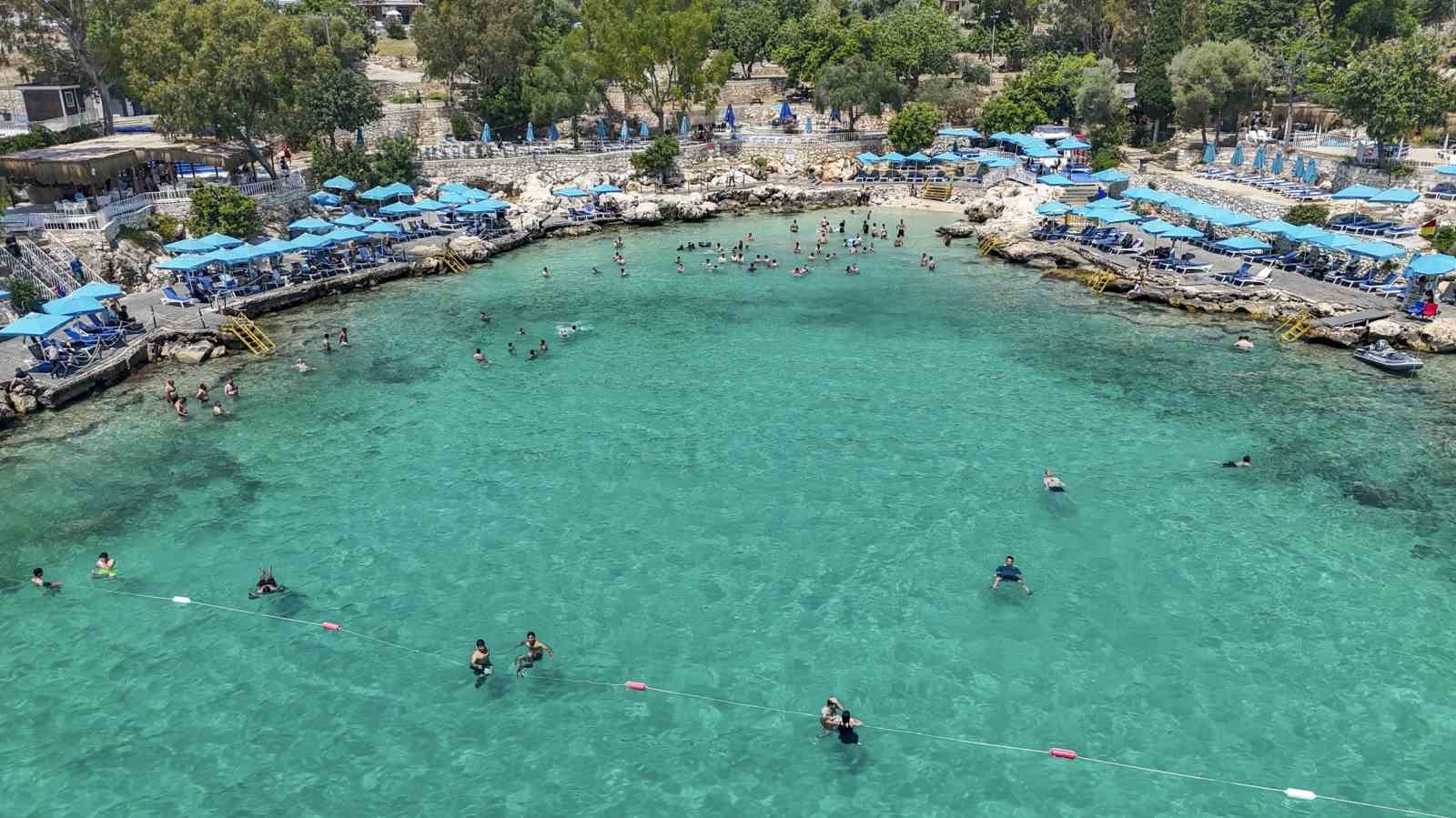 mersin-de-plajlar-yaz-sezonunda-yogun-ilgi-goruyor
