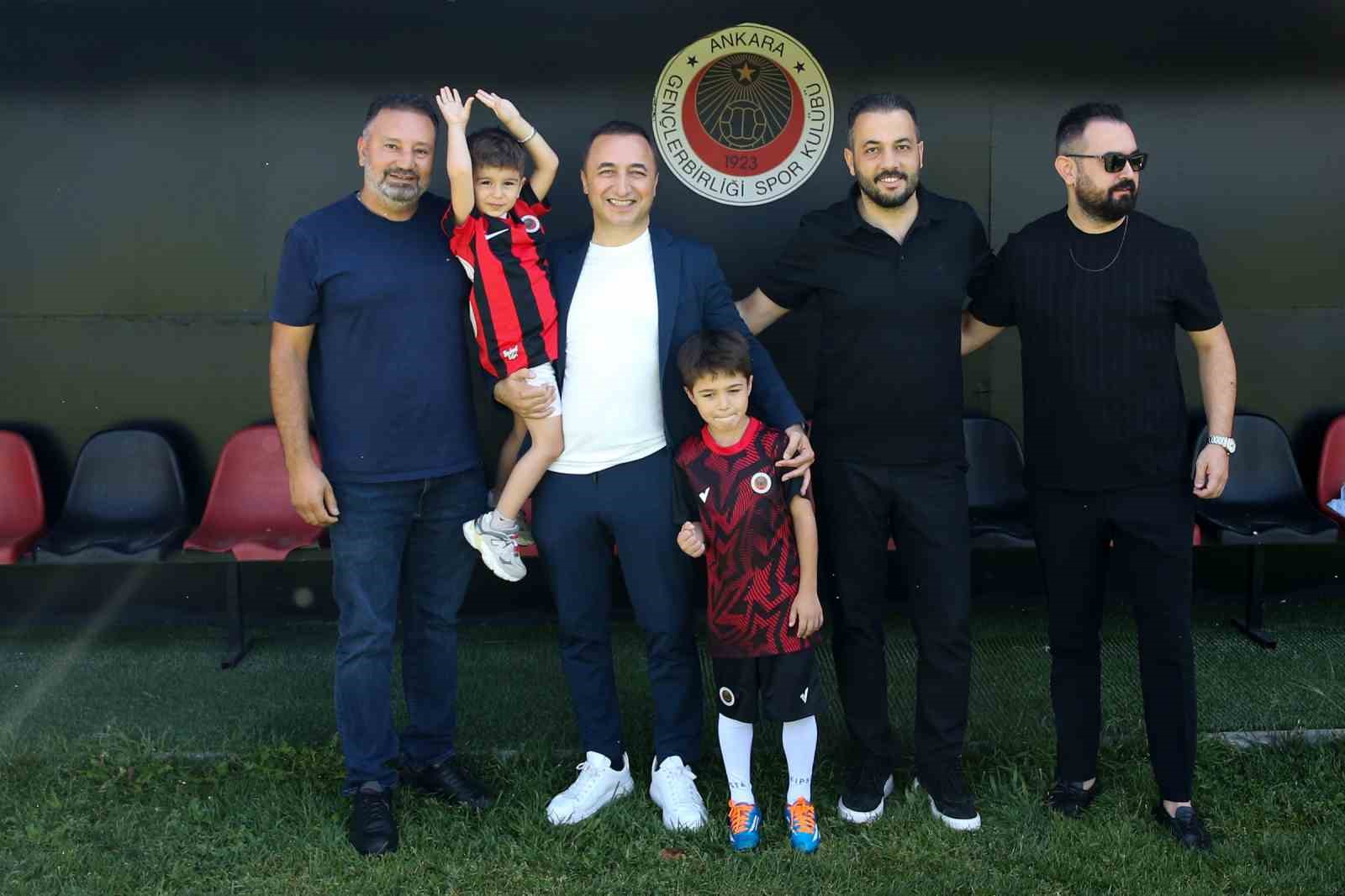 baba-selami-alimci-ve-minik-goktug-dan-genclerbirligi-ne-ziyaret