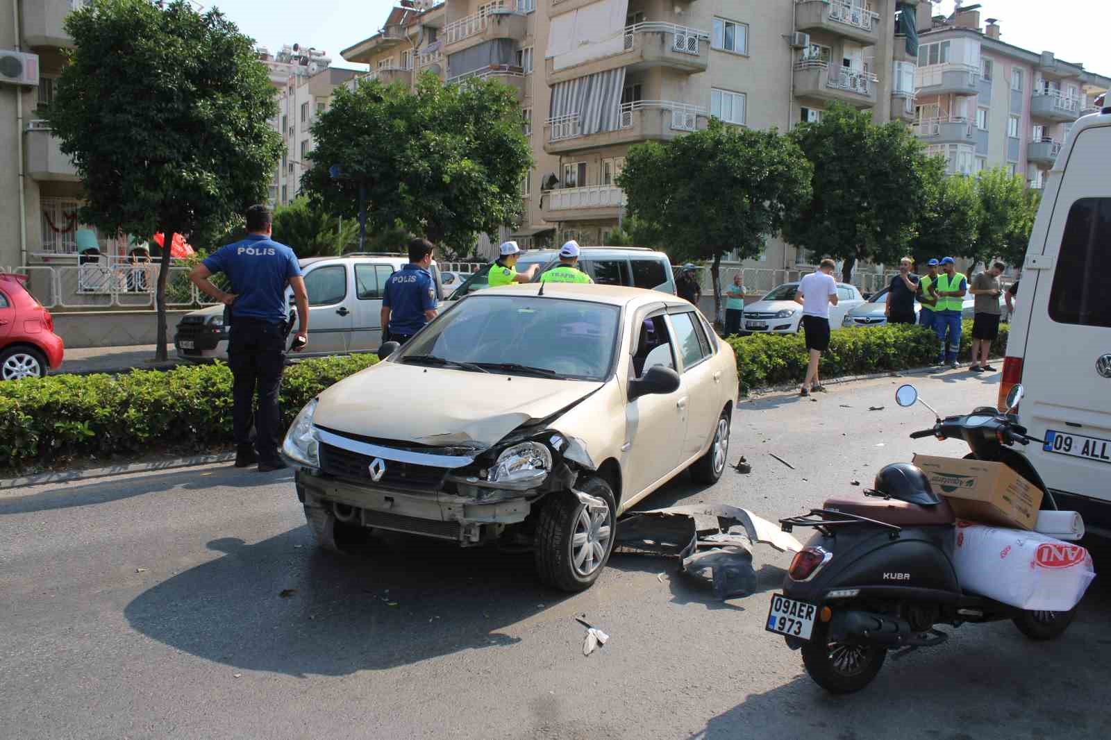 direksiyon-hakimiyetini-kaybetti-karsi-seritteki-otomobile-carpti
