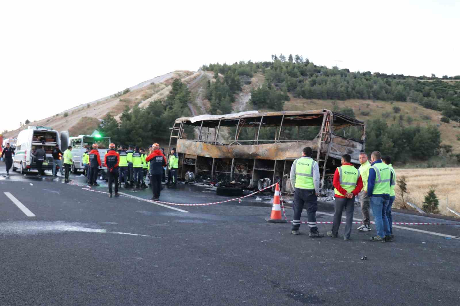 denizli-deki-otobus-faciasinda-hayatinin-kaybedenlerin-sayisi-9-a-cikti