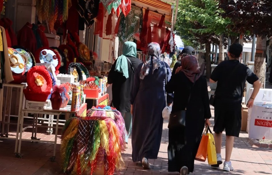 kirsehir-de-gurbetci-hareketliligi-esnafa-can-suyu-oldu