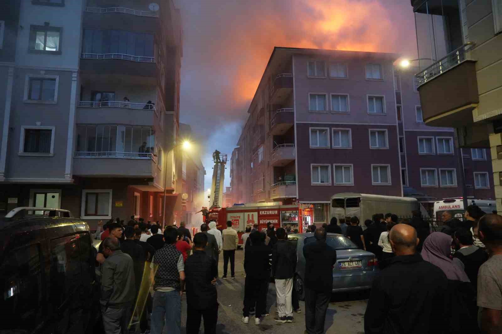 erzurum-da-korkutan-cati-yangini
