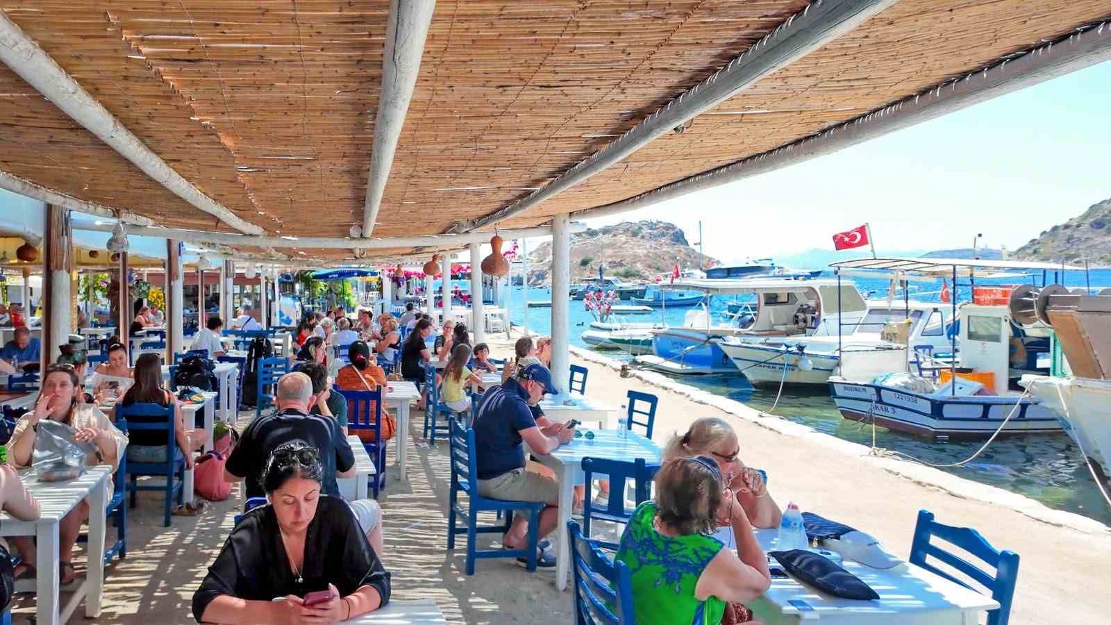 bodrum-belediyesi-nin-kafeleri-yazin-bulusma-noktasi-oldu