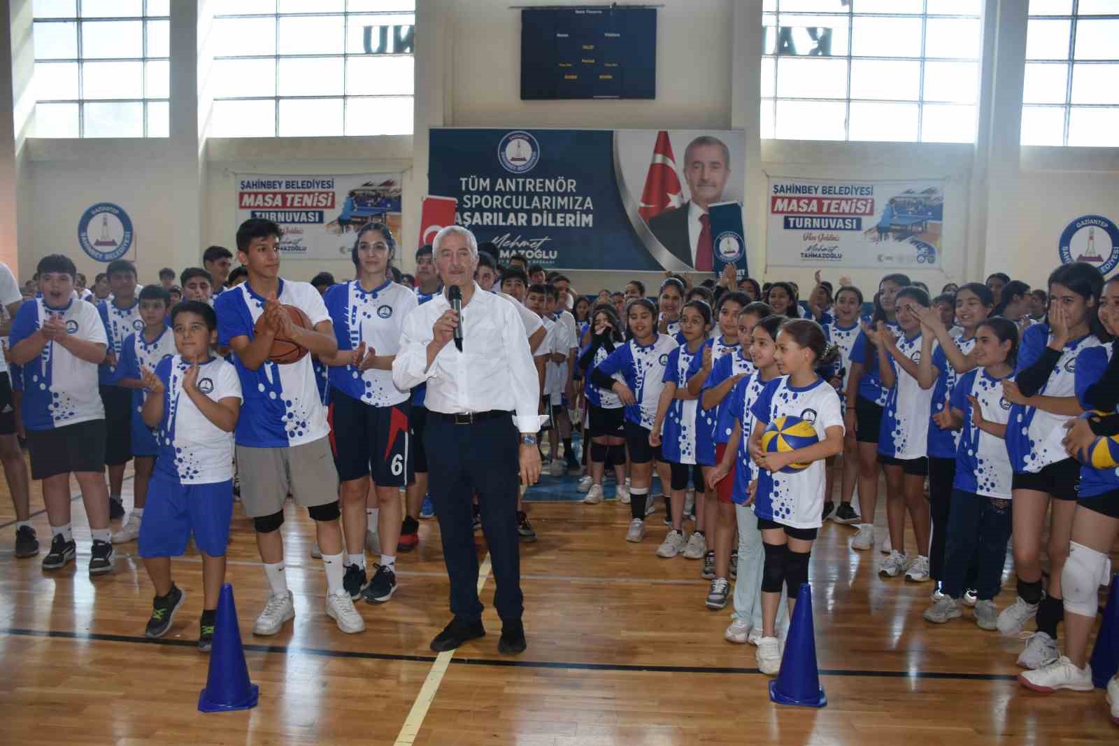 sahinbey-belediyesi-yaz-spor-okulu-genclere-kapisini-acti