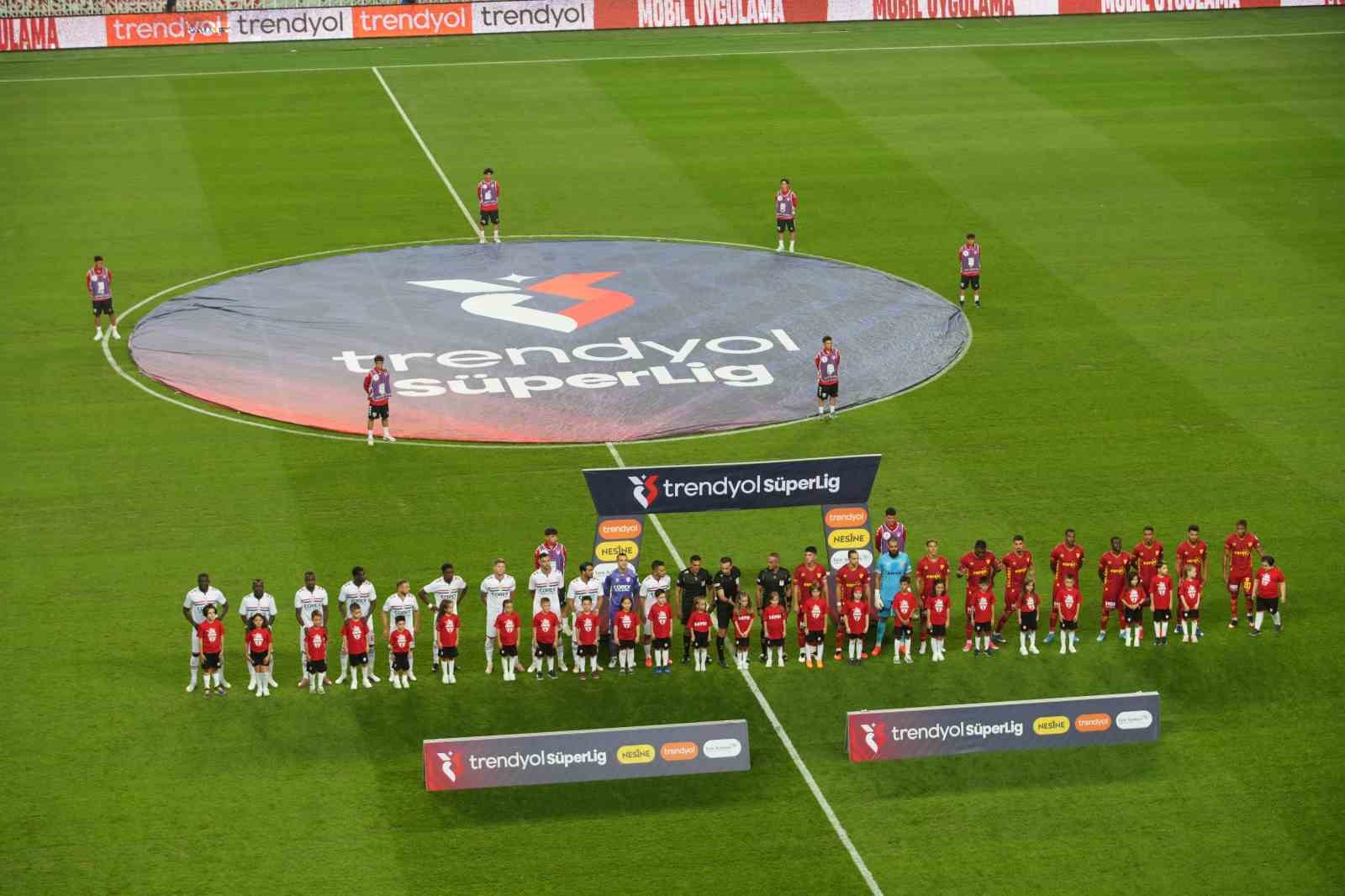 trendyol-super-lig-samsunspor-0-goztepe-1-mac-devam-ediyor