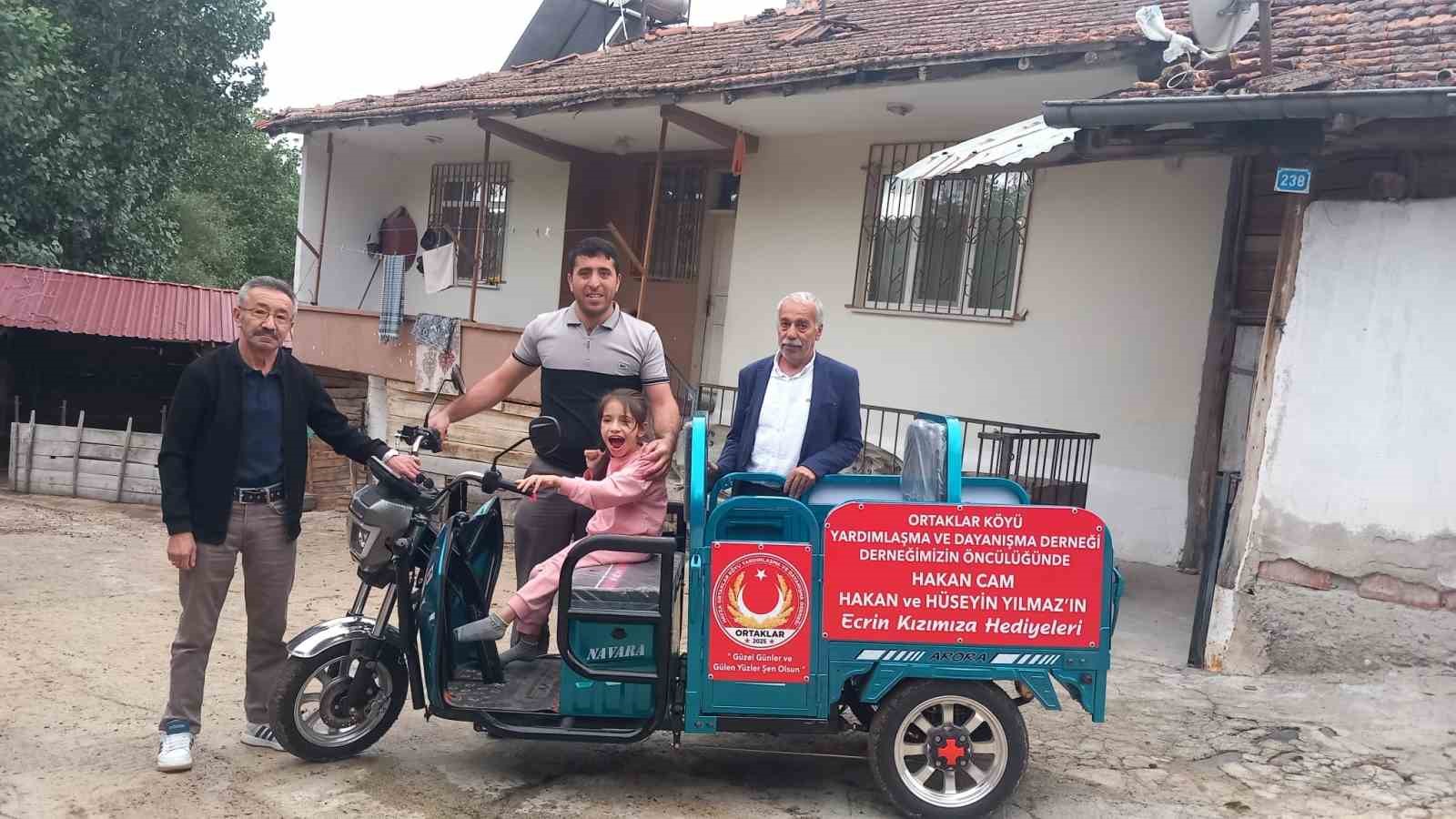 minik-ecrin-in-elektrikli-arac-sevinci