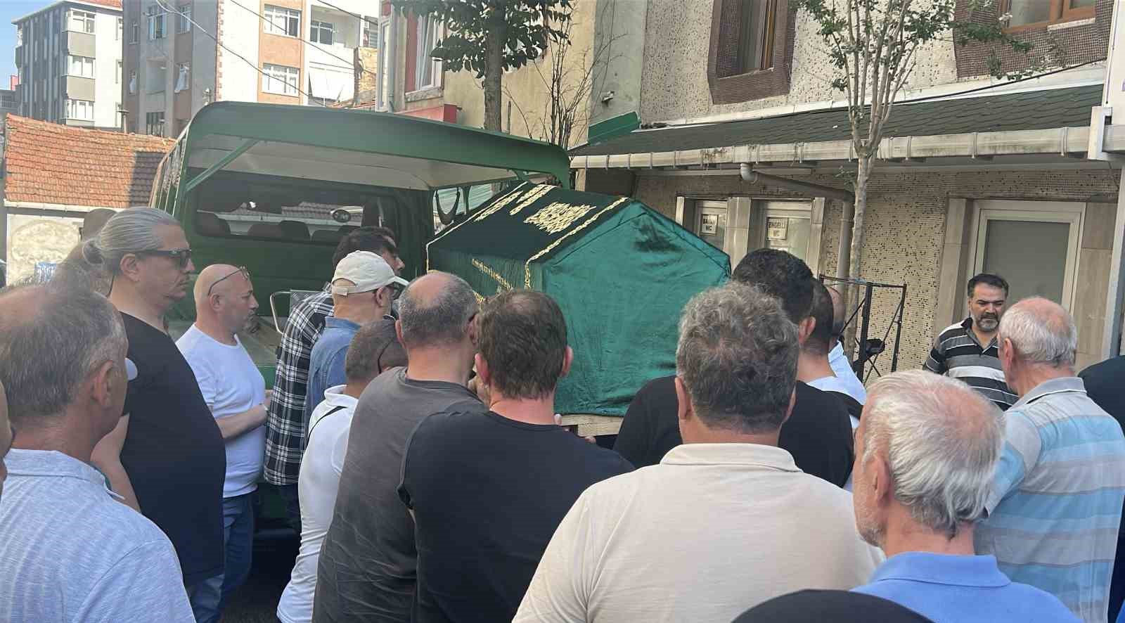 halic-te-denize-duserek-hayatini-kaybeden-tekne-personeli-son-yolculuguna-ugurlandi